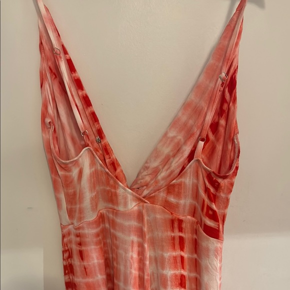 Red and White Tie-Dye split pant suit rayon. Resort wear - Picture 6 of 7
